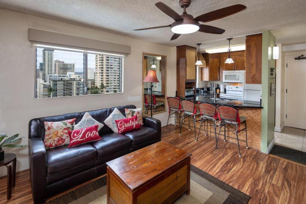 Heart Of Waikiki,1Bdrm,Free Parking, Wifi,No Resort Fees,Youtube,Netflix ! Honolulu Bagian luar foto