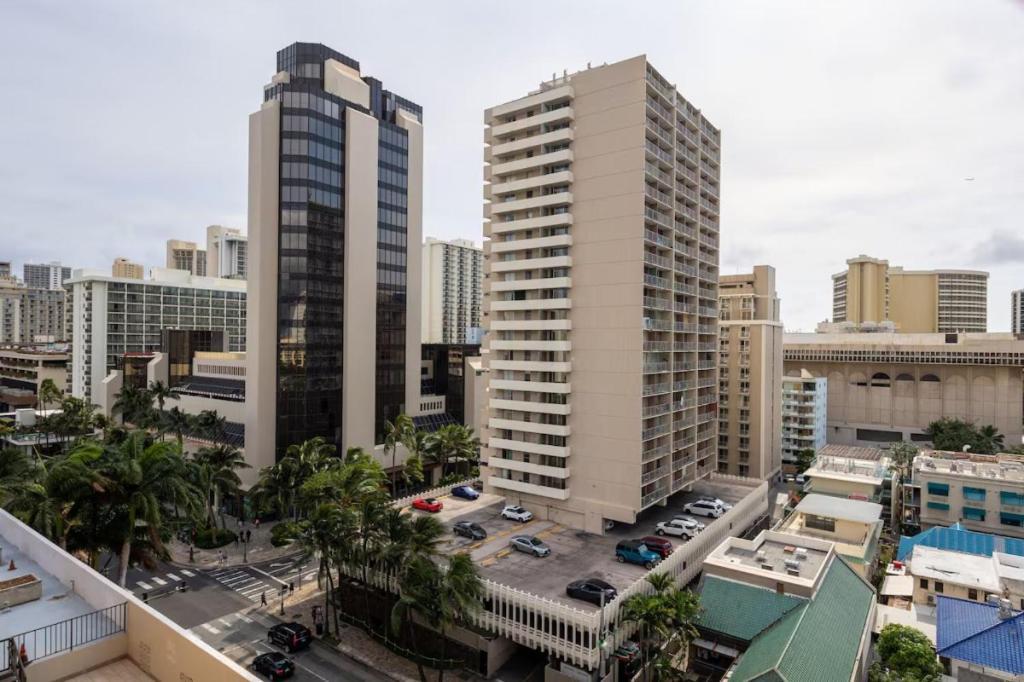 Heart Of Waikiki,1Bdrm,Free Parking, Wifi,No Resort Fees,Youtube,Netflix ! Honolulu Bagian luar foto