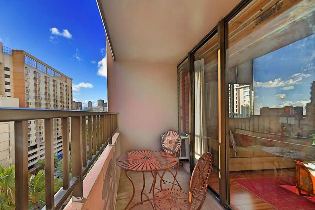 Heart Of Waikiki,1Bdrm,Free Parking, Wifi,No Resort Fees,Youtube,Netflix ! Honolulu Bagian luar foto
