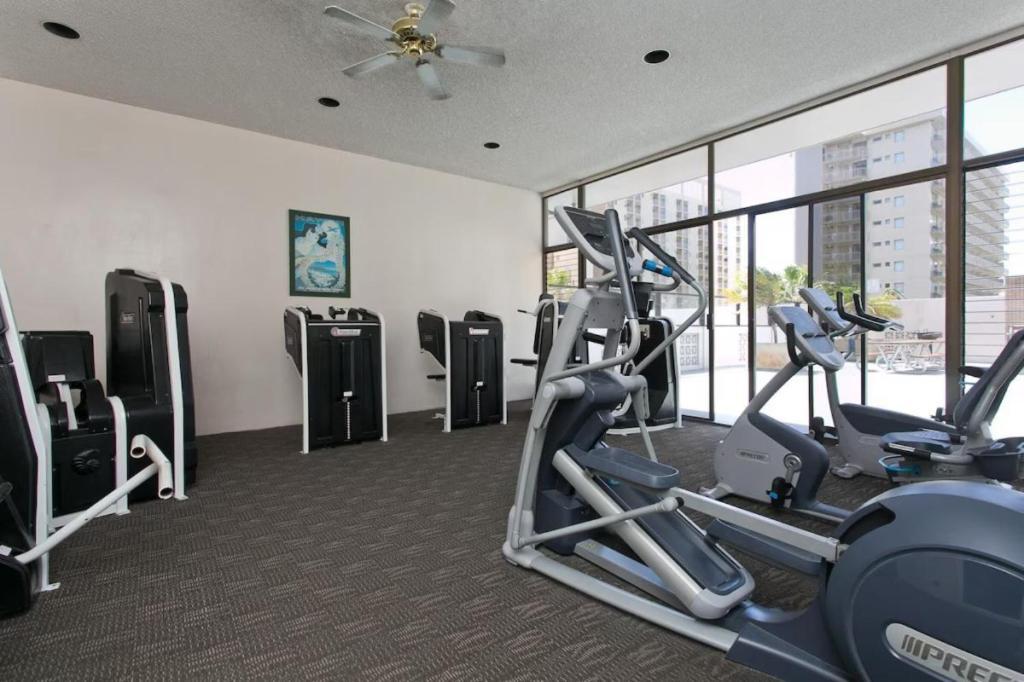 Heart Of Waikiki,1Bdrm,Free Parking, Wifi,No Resort Fees,Youtube,Netflix ! Honolulu Bagian luar foto