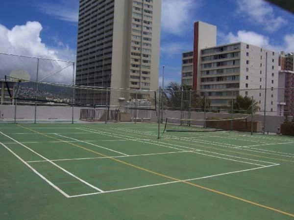 Heart Of Waikiki,1Bdrm,Free Parking, Wifi,No Resort Fees,Youtube,Netflix ! Honolulu Bagian luar foto