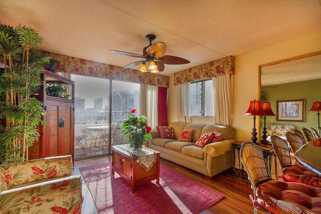 Heart Of Waikiki,1Bdrm,Free Parking, Wifi,No Resort Fees,Youtube,Netflix ! Honolulu Ruang foto